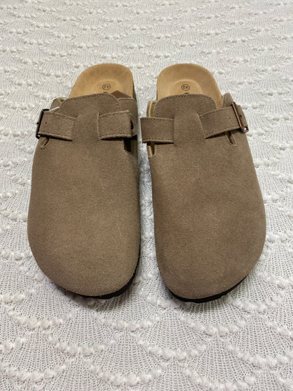 Qomfort Womens/ Mens Shoes Size EUR 42 BNWT
