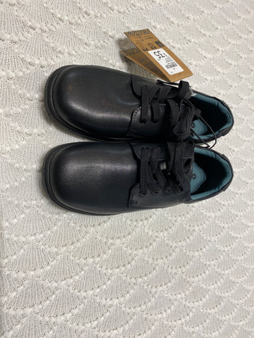 Gro Shu Boys Shoes Size 4 BNWT