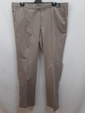 Eurex By Brax Mens Comfort Stretch Pants Size US 42R BNWT