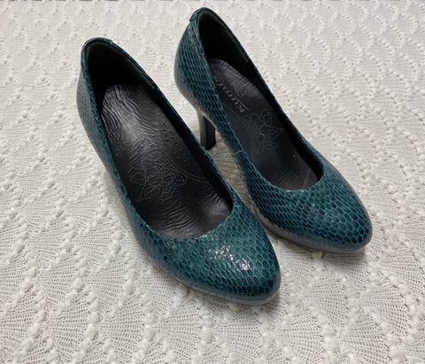 Image for Kumfs Womens Shoes Size 34