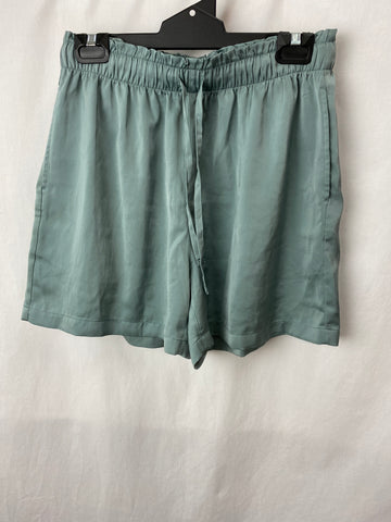 Image for Uniqlo Womens Shorts Size M